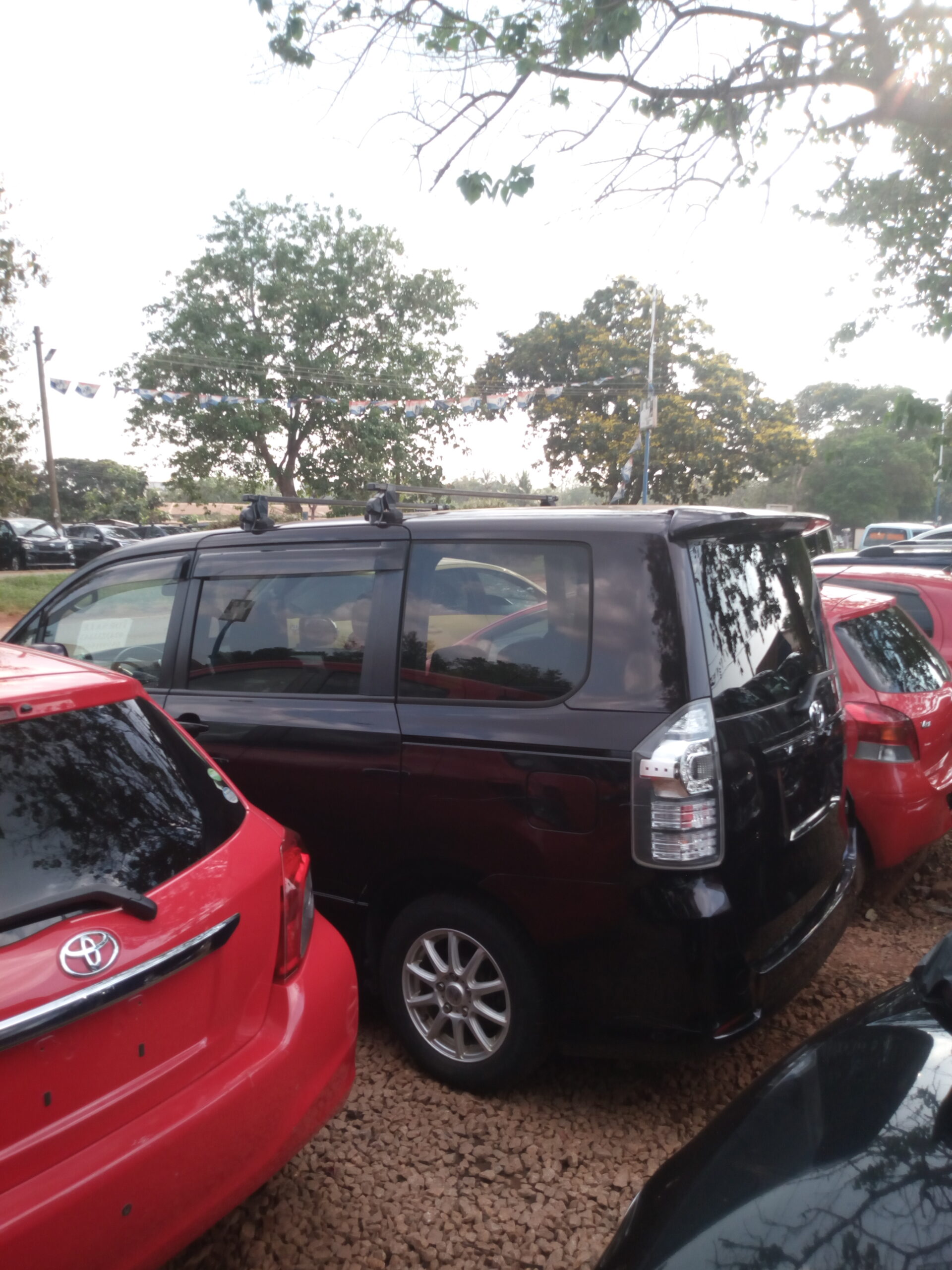 
								Toyota Vitz (red) full									