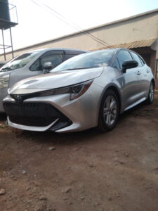 2019–2023 Toyota Corolla Hatchback (Silver, Black Roof)