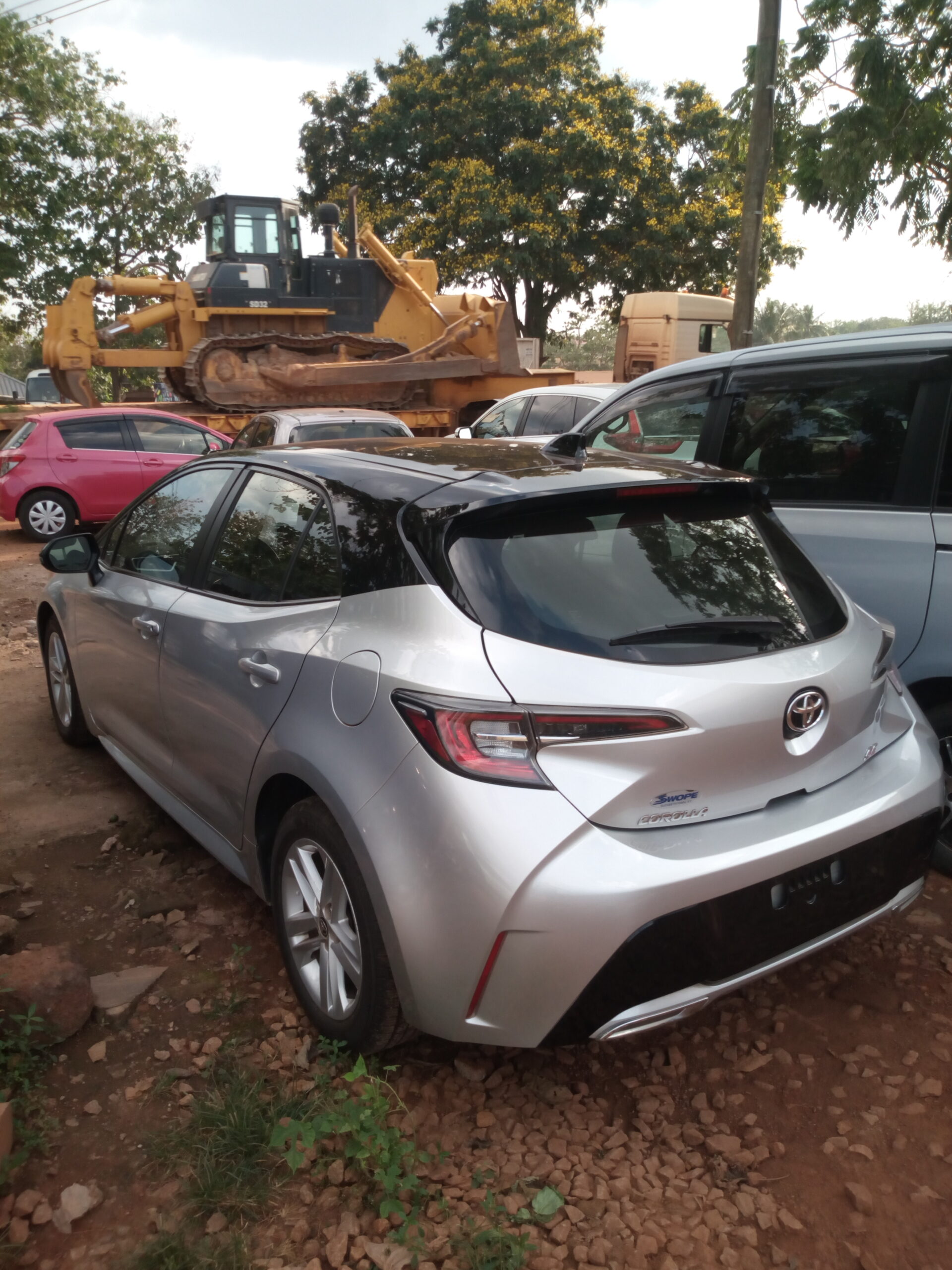 
								2019–2023 Toyota Corolla Hatchback (Silver, Black Roof) full									