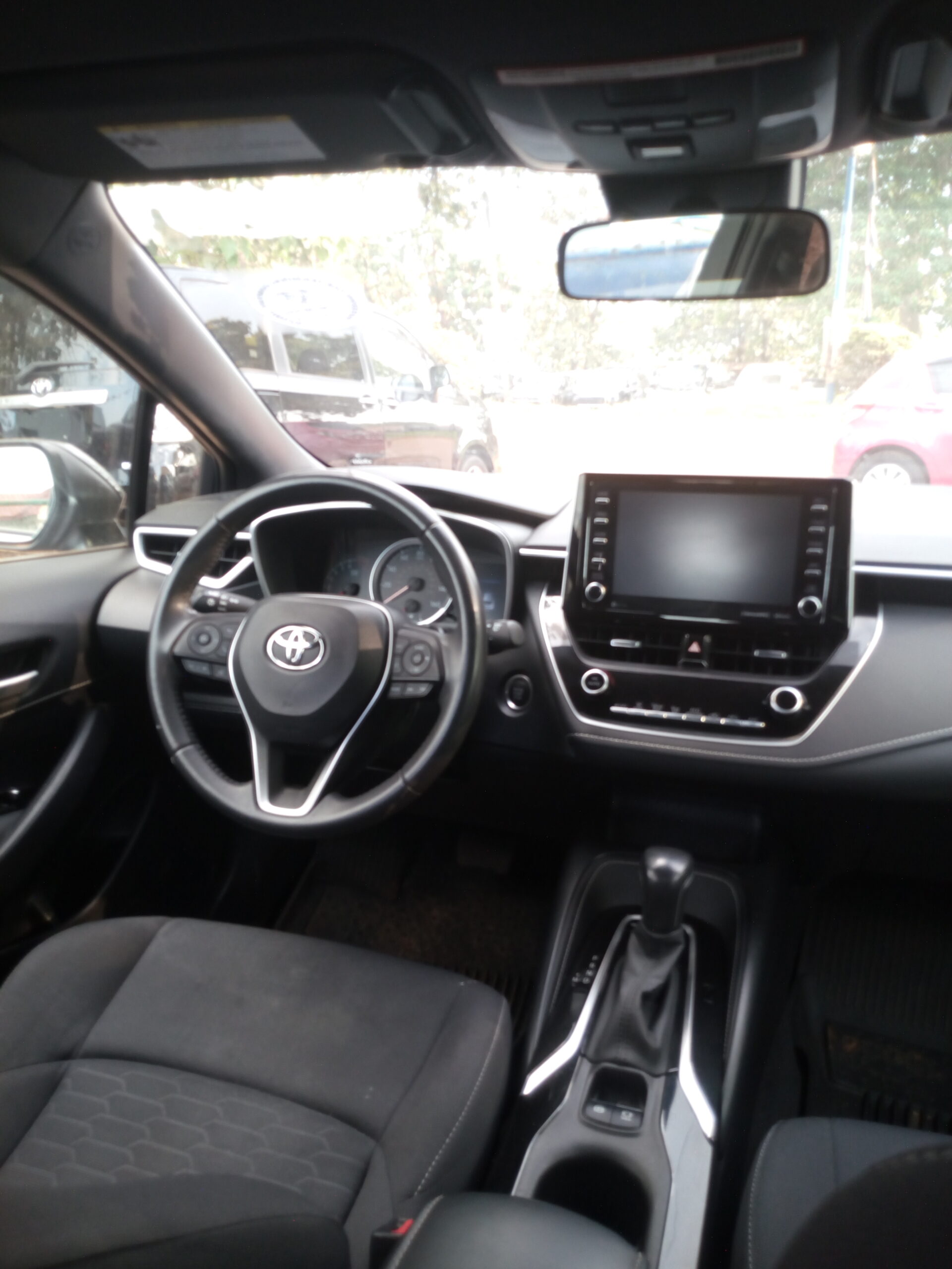 
								2019–2023 Toyota Corolla Hatchback (Silver, Black Roof) full									