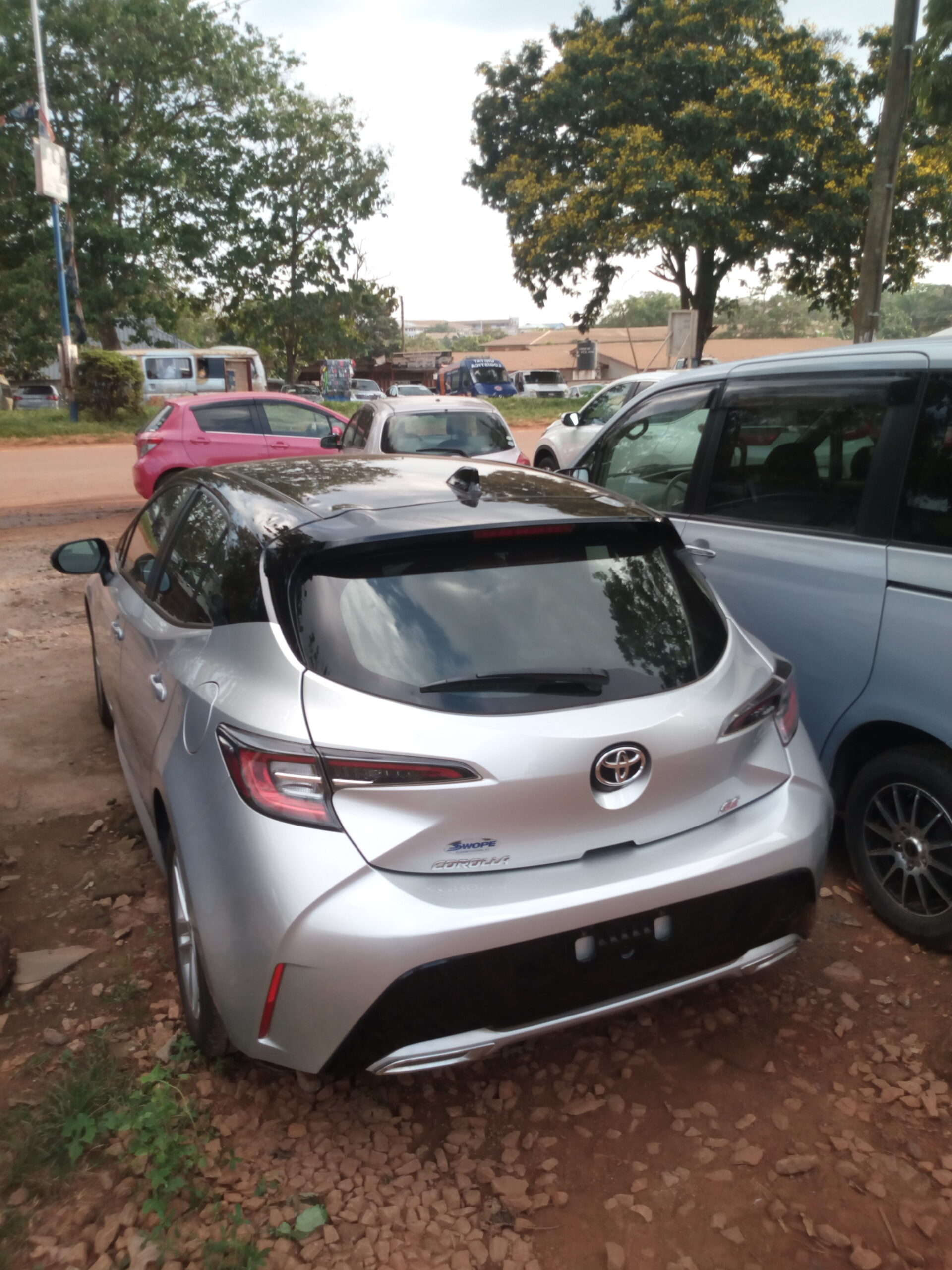 
								2019–2023 Toyota Corolla Hatchback (Silver, Black Roof) full									